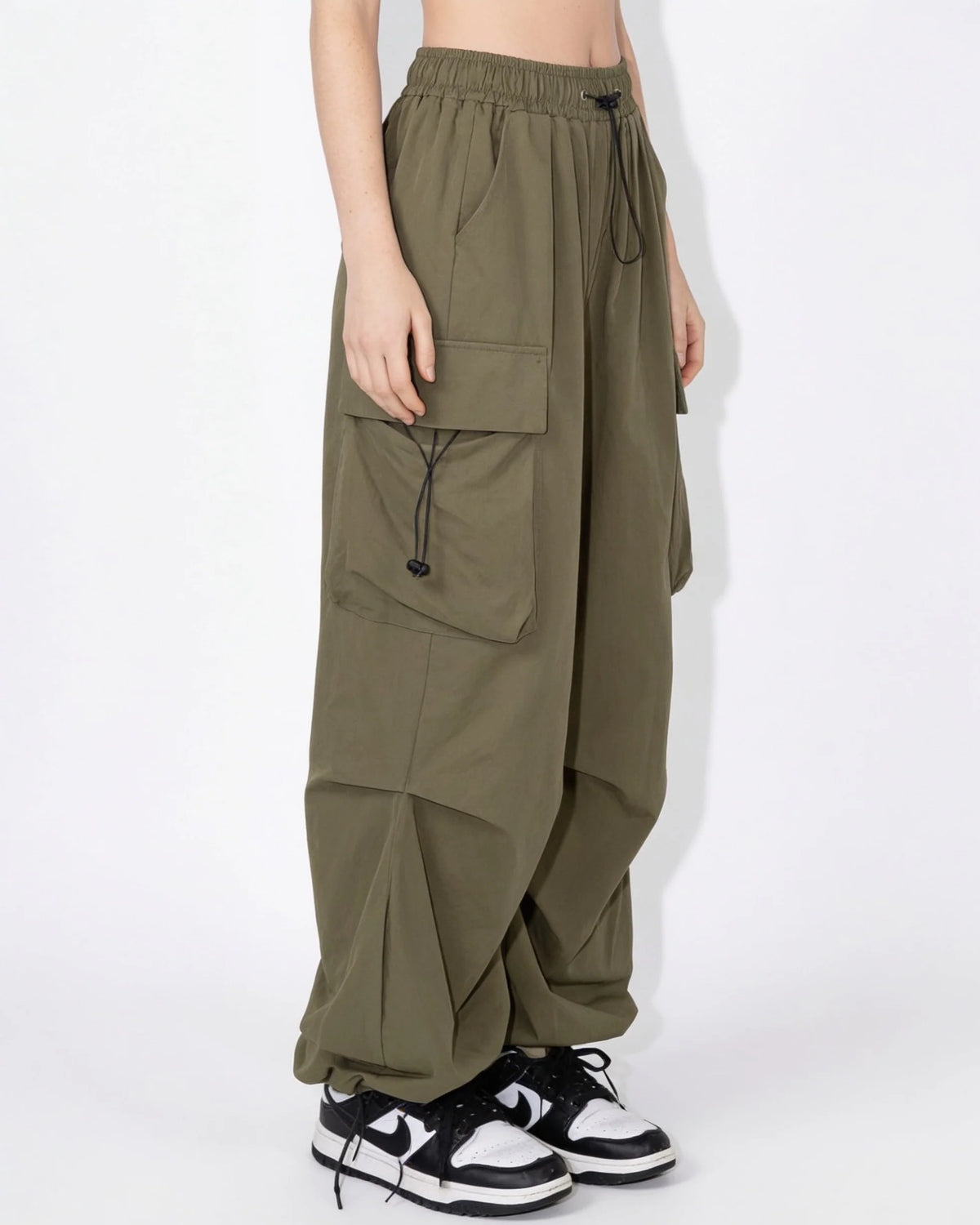 Nela Parachute-Cargohose mit weitem Bein
