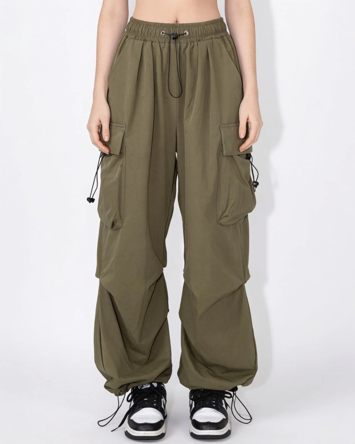 Nela Parachute-Cargohose mit weitem Bein