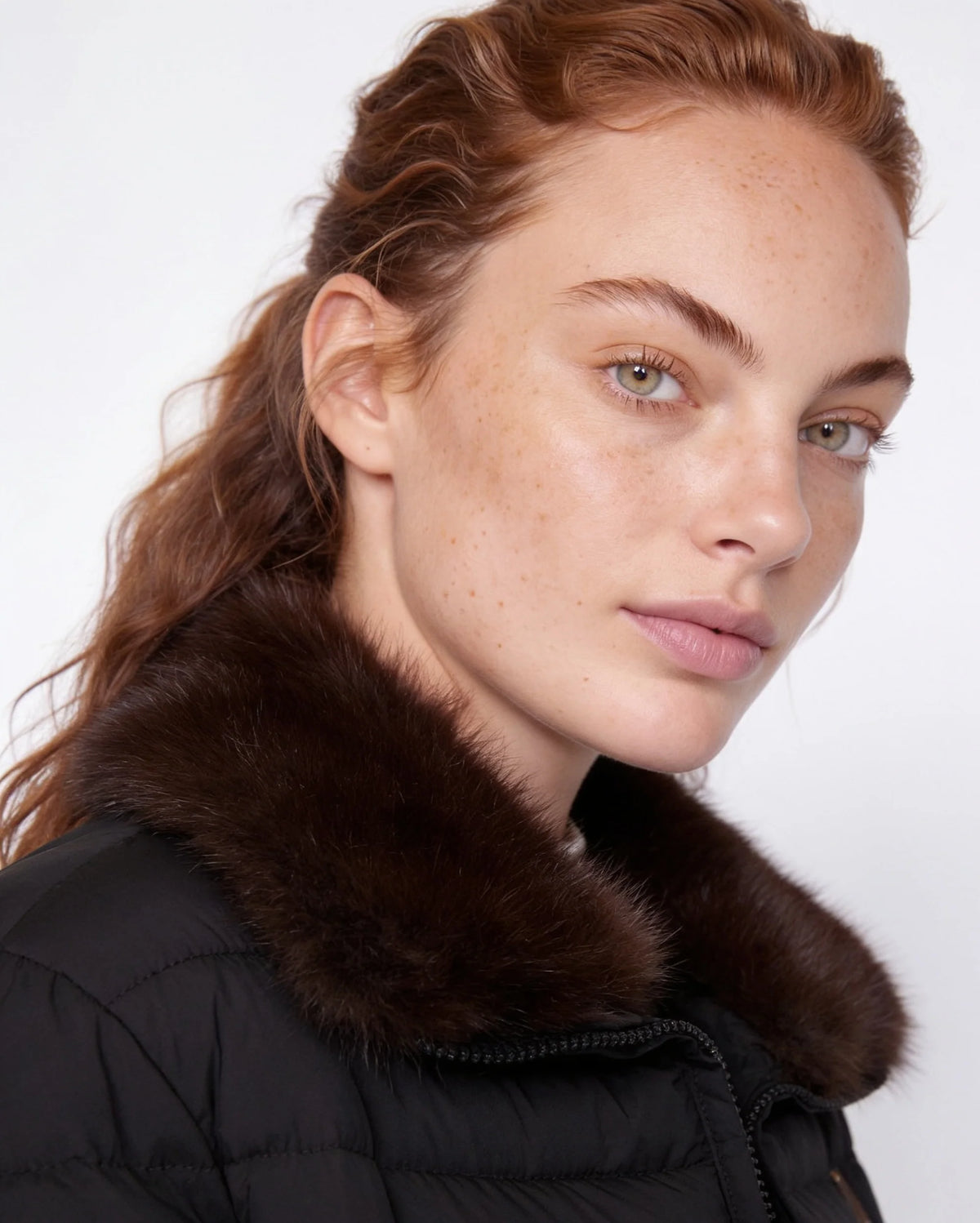 Alina Kurze Pufferjacke mit Kunstfellkragen