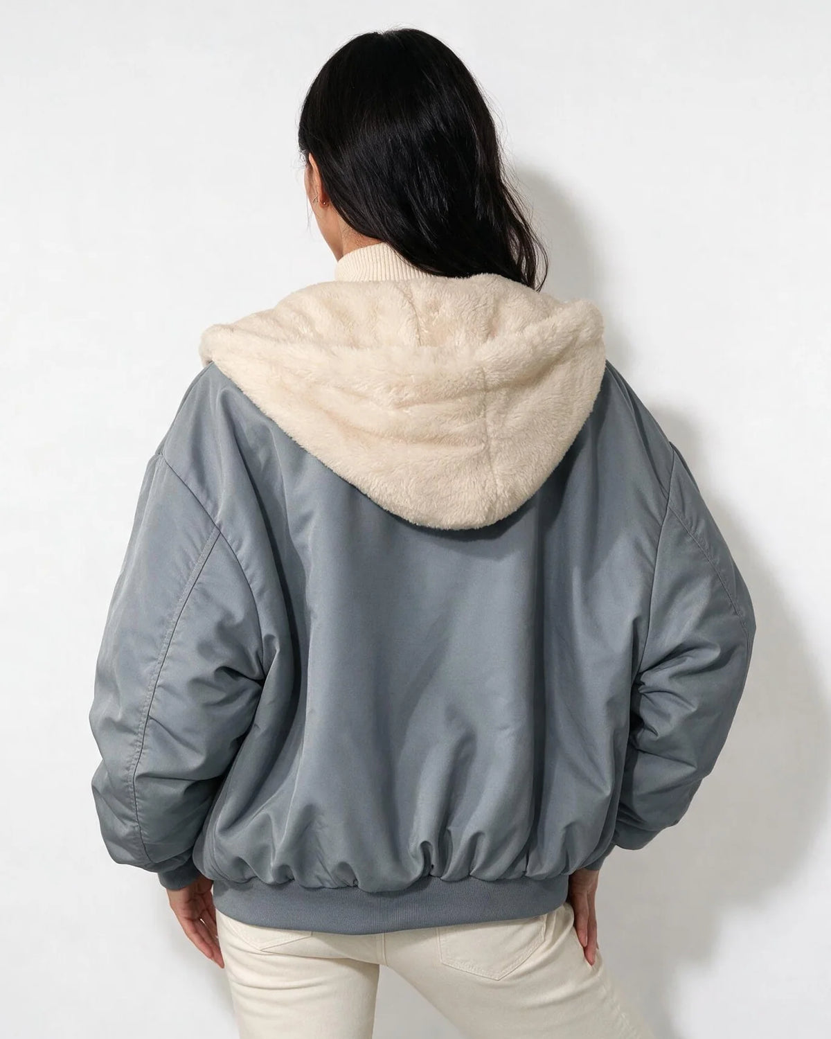 Nora Wendbare Sherpa-Bomberjacke mit Kapuze