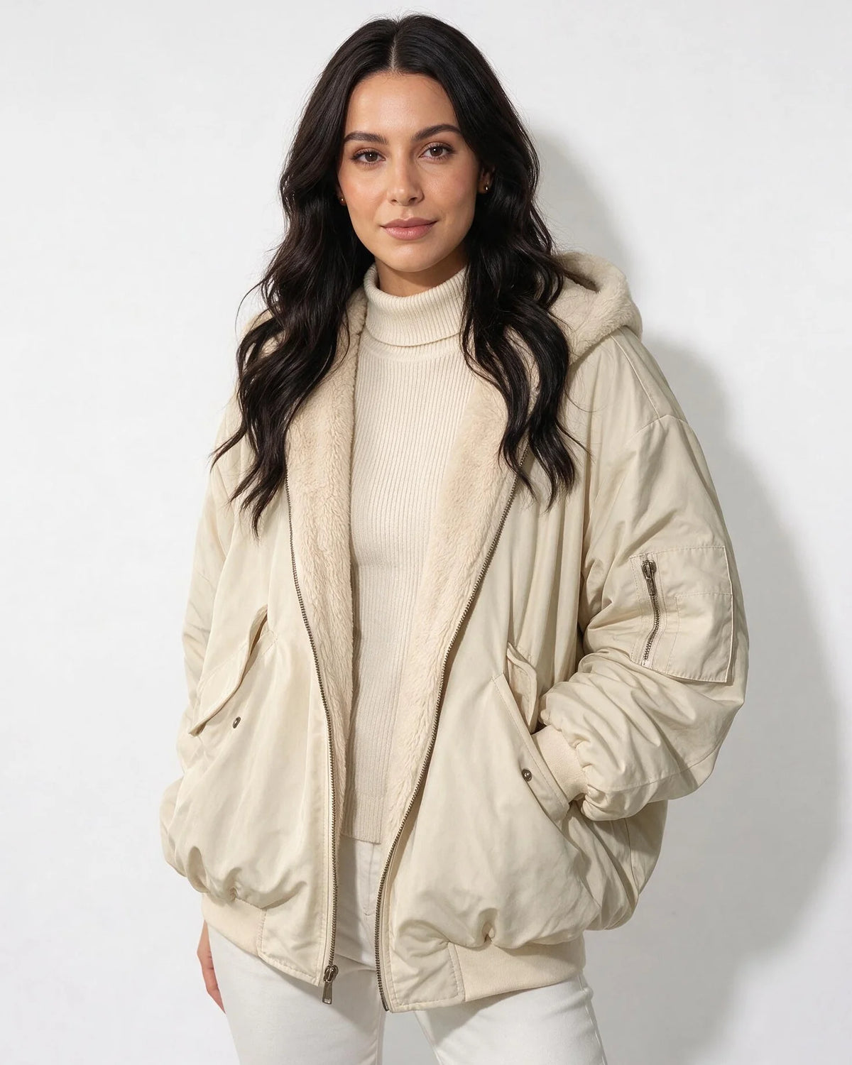 Nora Wendbare Sherpa-Bomberjacke mit Kapuze