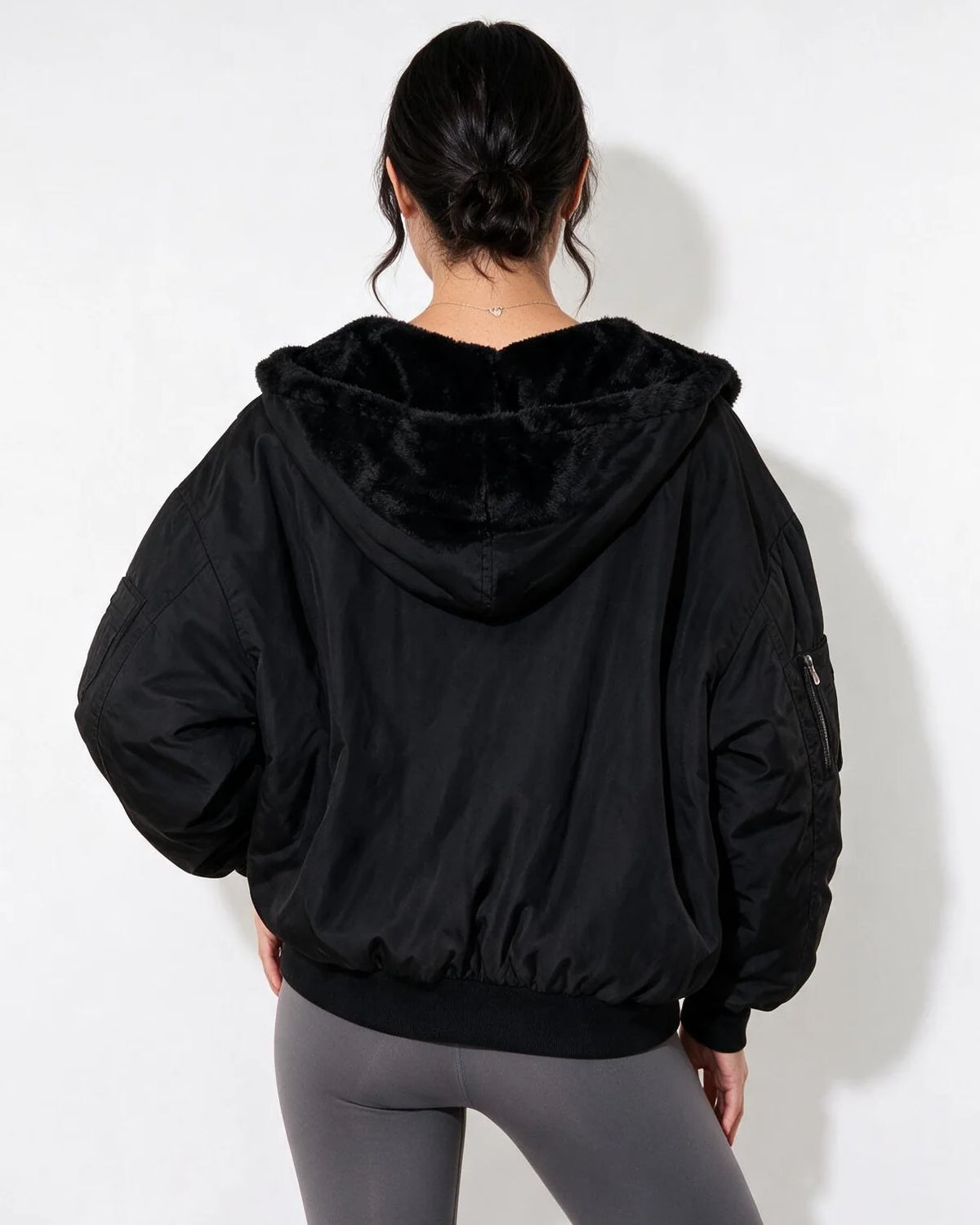 Nora Wendbare Sherpa-Bomberjacke mit Kapuze
