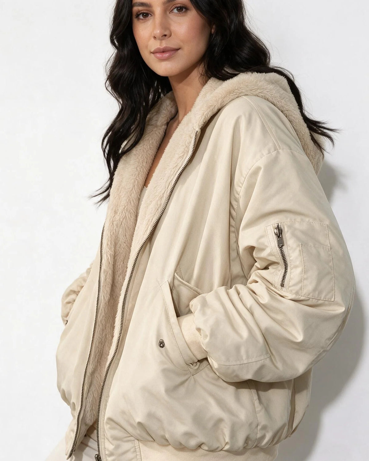Nora Wendbare Sherpa-Bomberjacke mit Kapuze