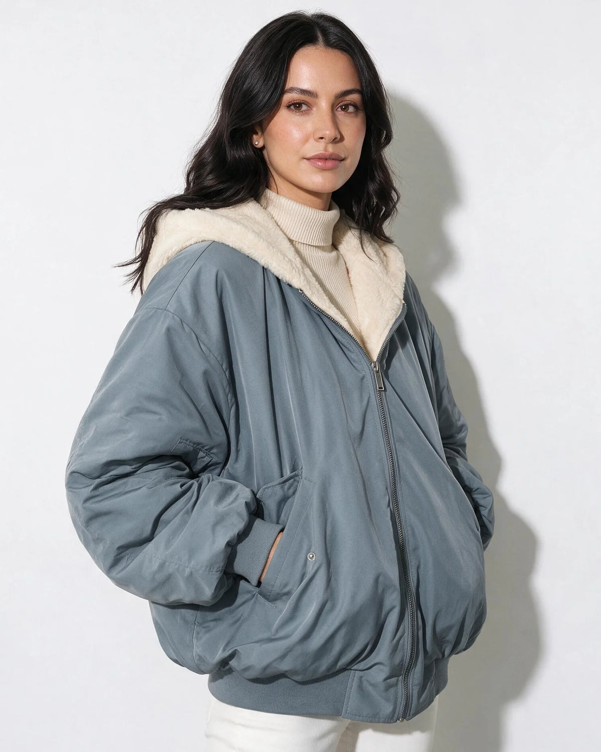 Nora Wendbare Sherpa-Bomberjacke mit Kapuze