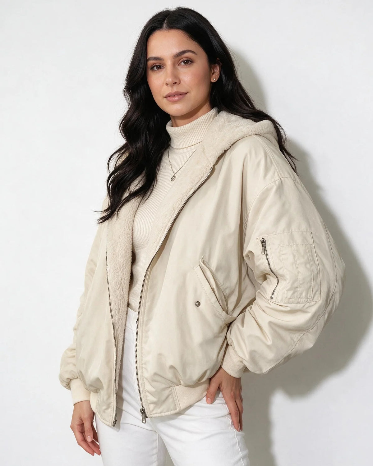 Nora Wendbare Sherpa-Bomberjacke mit Kapuze